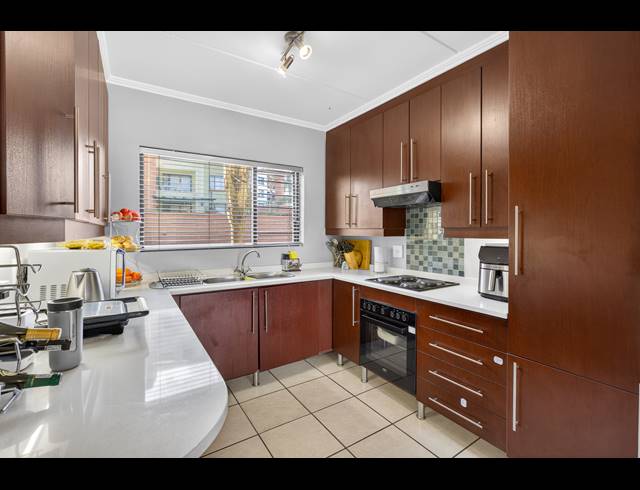 2 BEDROOM APARTMENT FOR SALE IN SUNNINGHILL